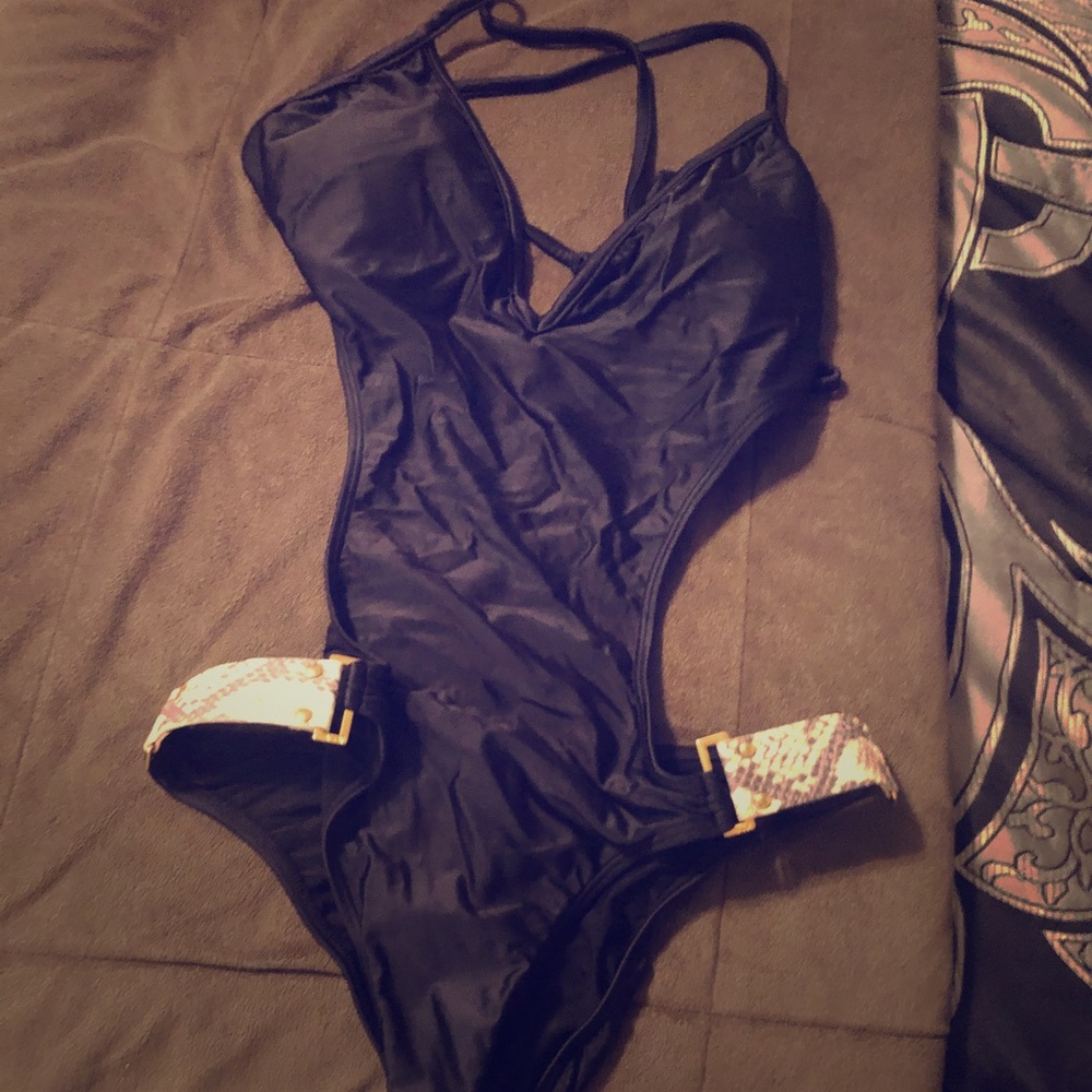 Vix one piece black and snakeskin